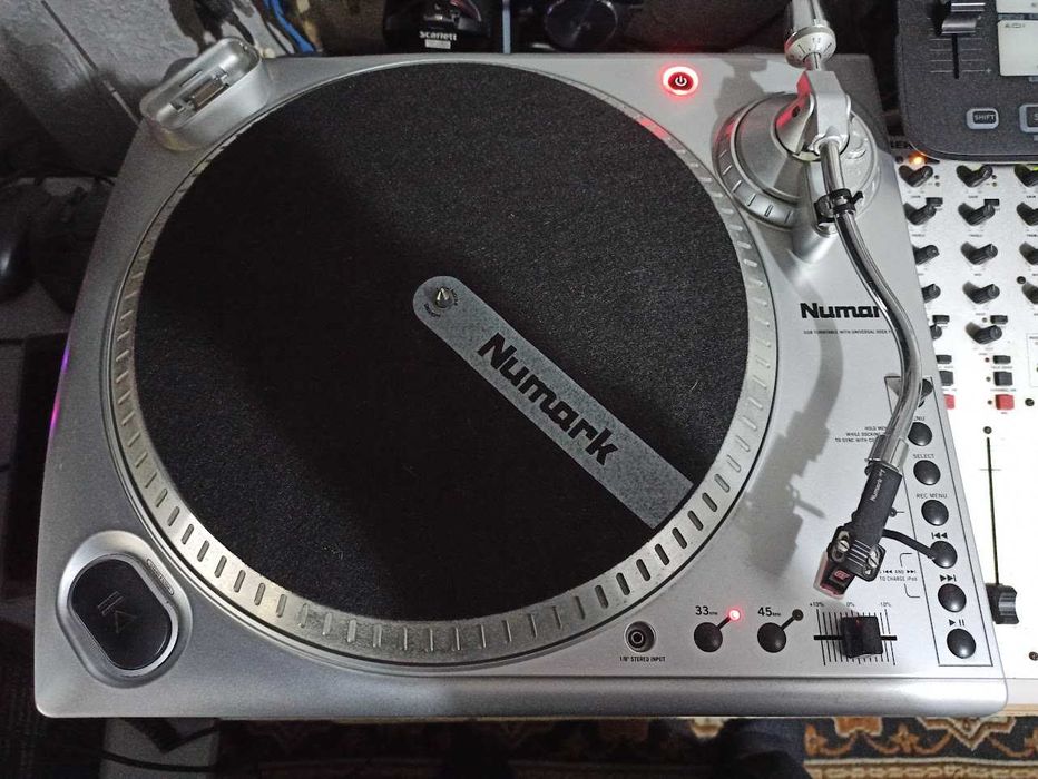 Грамофон Numark TTi с USB и iPod Dock – за Семплинг и Дигитализация