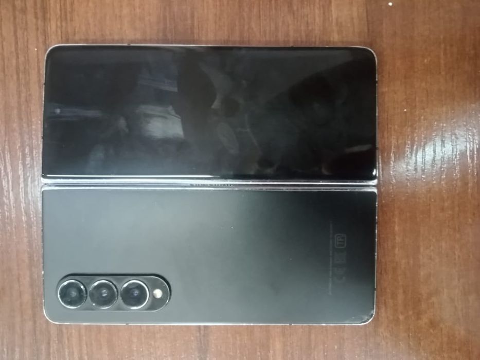 Самсунг з фолд 4