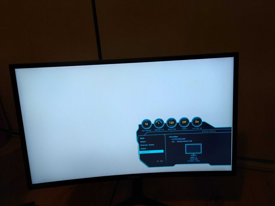Monitor Samsung 27" refresh rate: 144hz, QLED, gaming