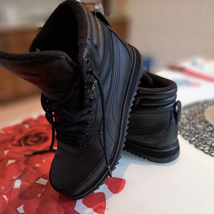 Ghete barbati și adolescenți.