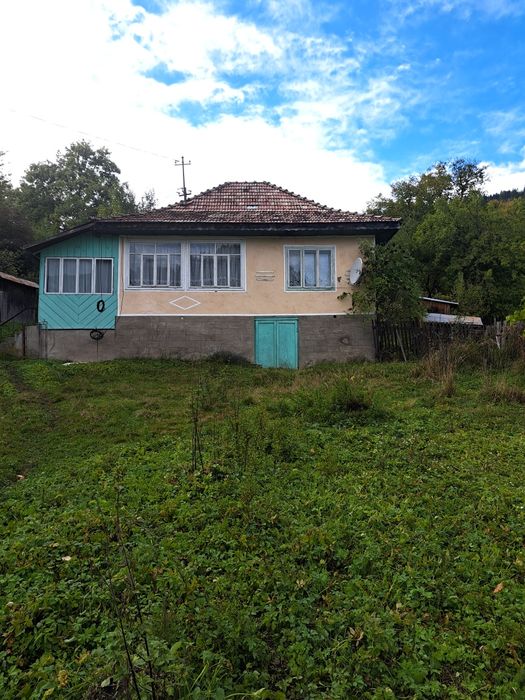 Teren și casă de vânzare în Ceahlău