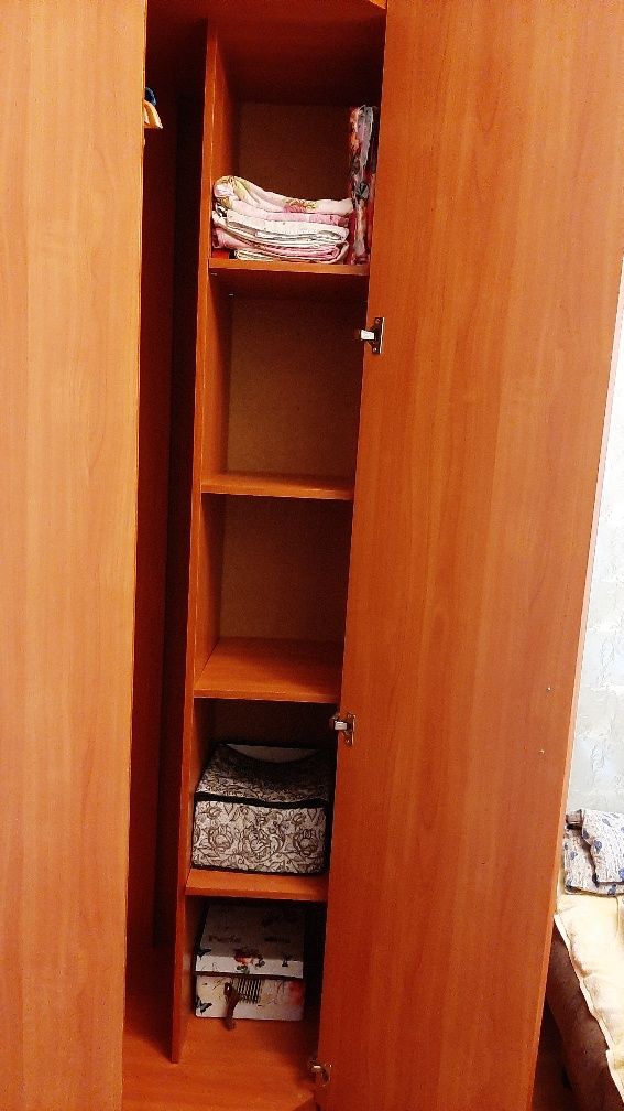 Угловой шкаф для комнаты