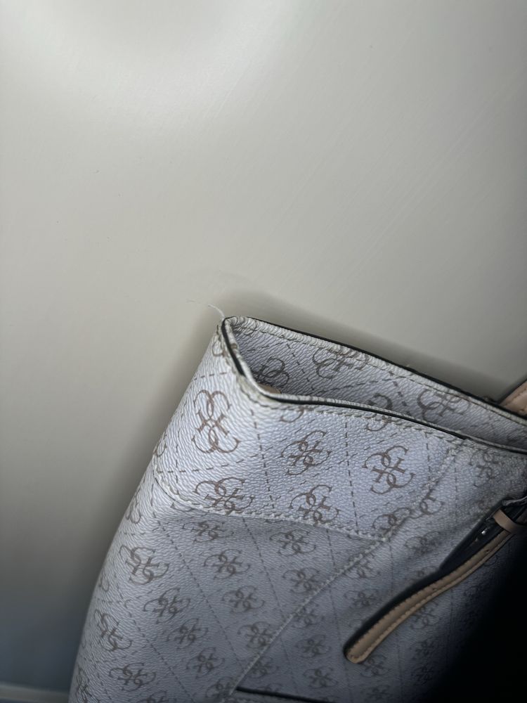 Дамска чанта Guess