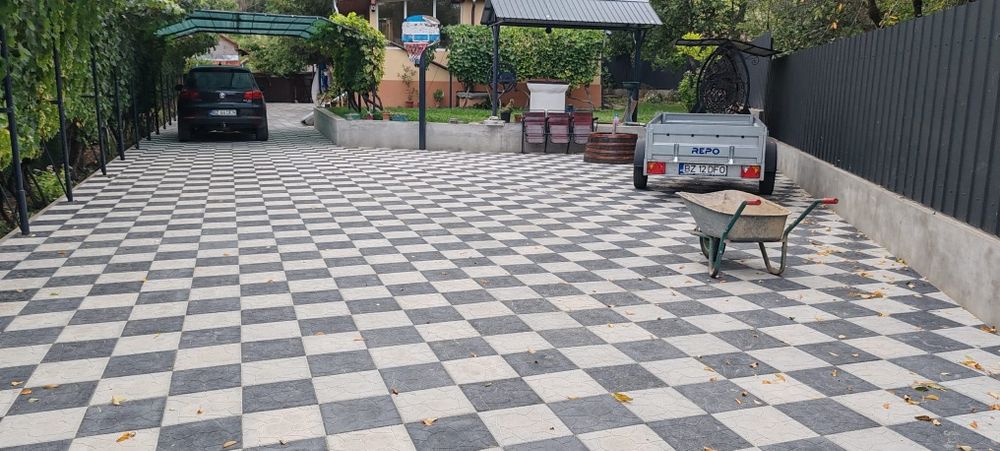 Capace si coame de gard