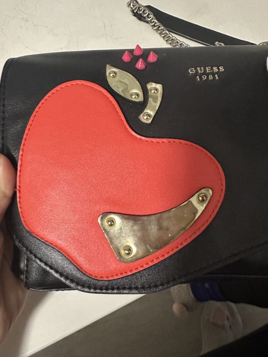 Черна чанта GUESS