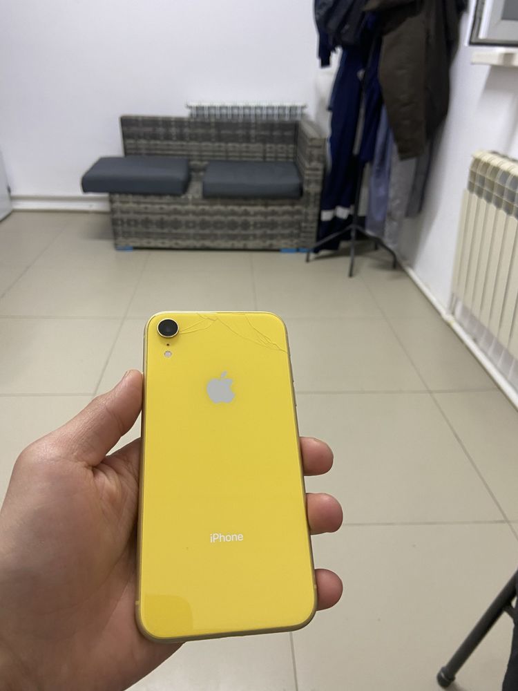 Aplle iphone XR yellow