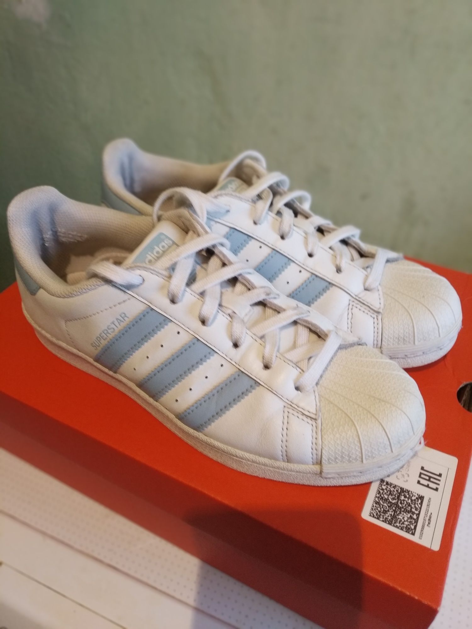 Продам кроссовки 39 размер. Оригинал Adidas.