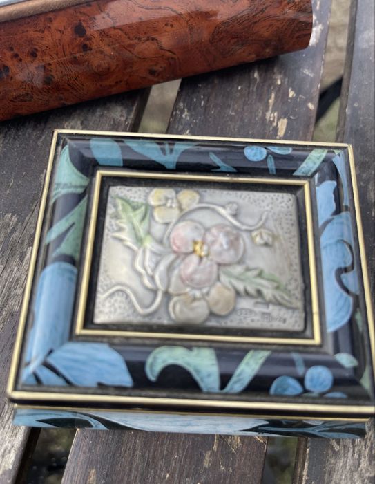 Cadoul perfect / Casete bijuterii cu argint , mahon , cristal