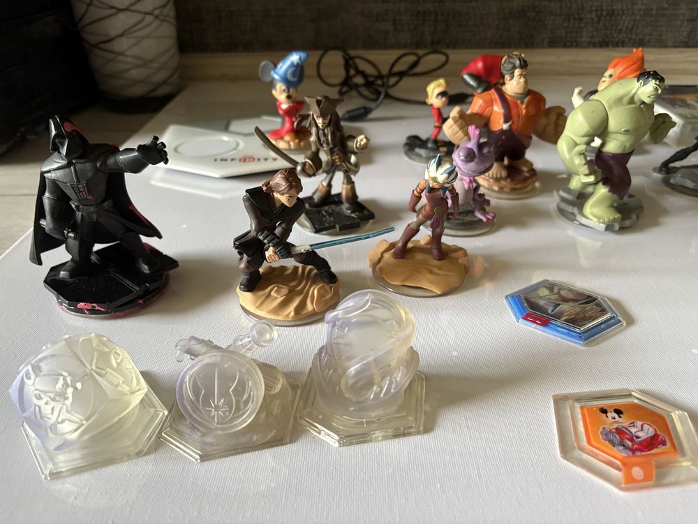 Disney infinity фигурки+ 2 игри