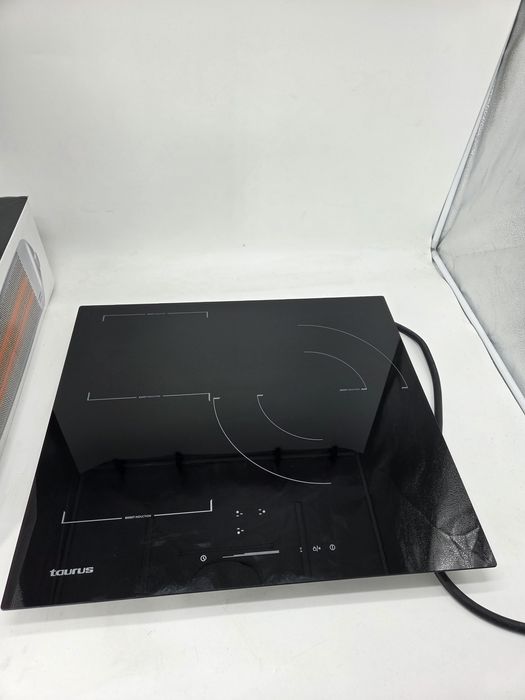 Индукционен котлон TAURUS с три зони за готвене и Flex Zone
С XXL 32 с