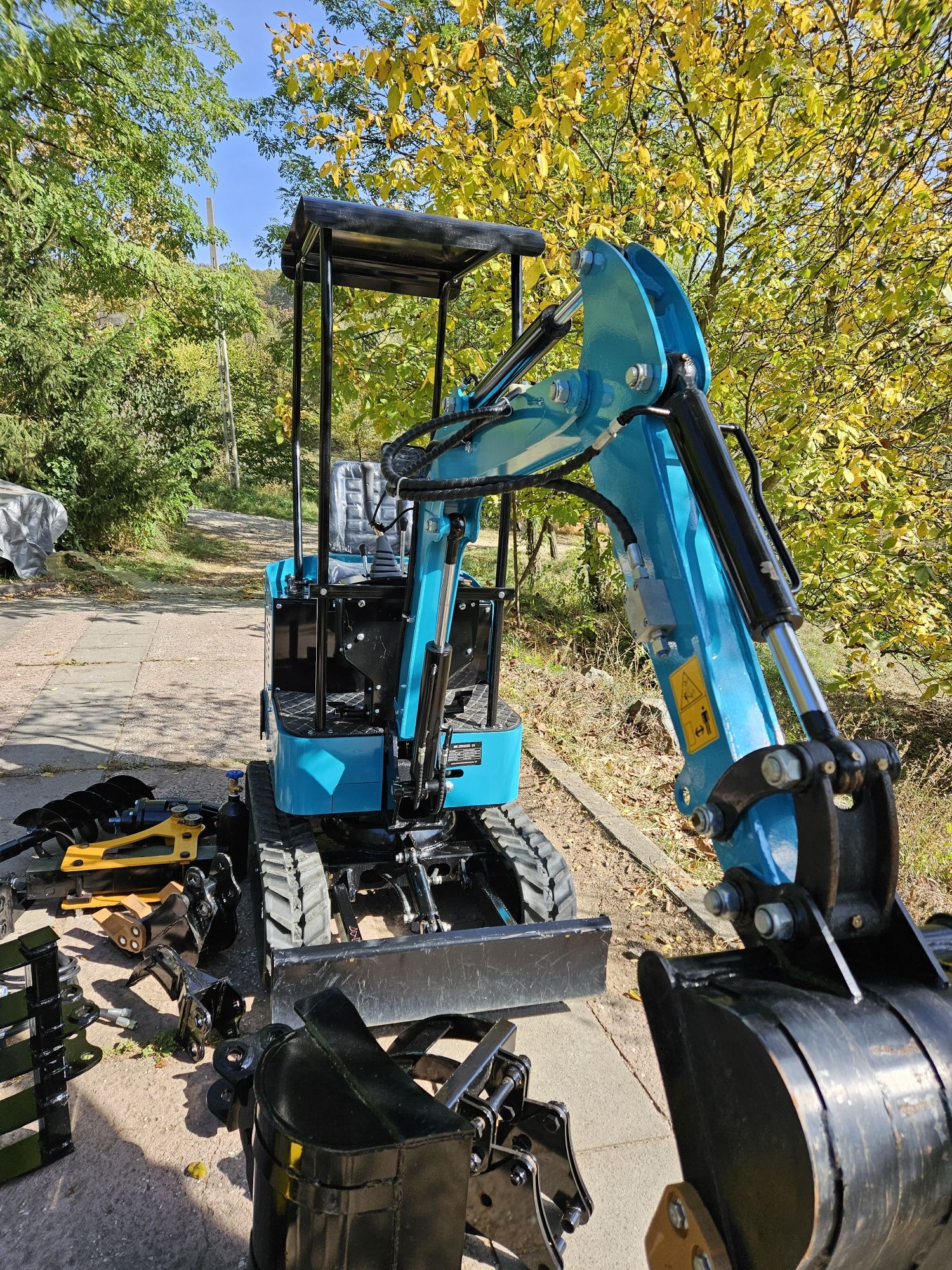 Mini excavator 1T + 9 accesorii
