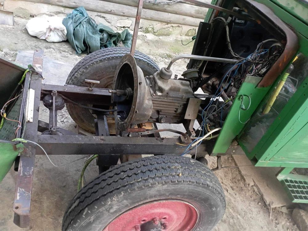 Vând tractor Mic fără motor