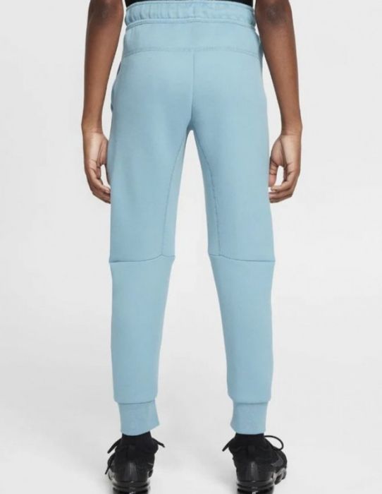 Оригинално долнище на Nike Tech! 128-137.см.