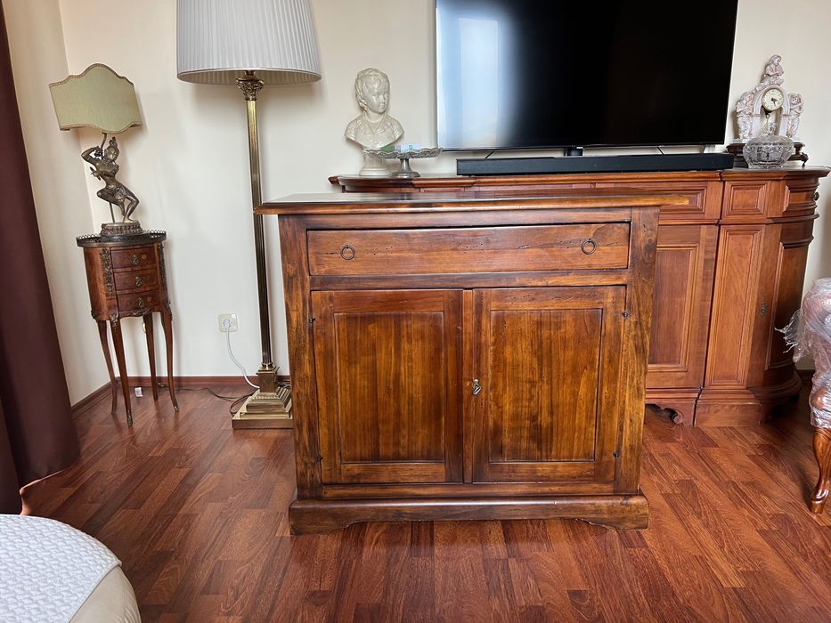 Старинен бюфет от орех Arte povera