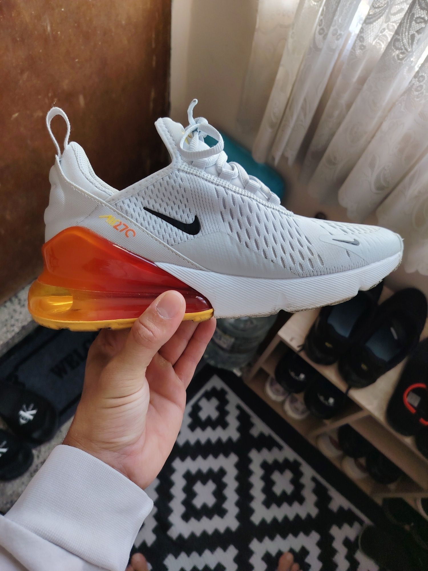 Маратонки nike, 270
