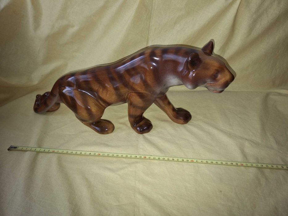 Bibelou vechi Tigru din portelan dimensiuni 52 cm * 18 cm