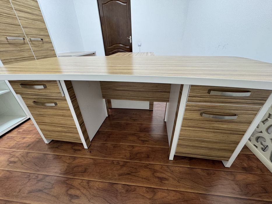 продается офисный мебель.