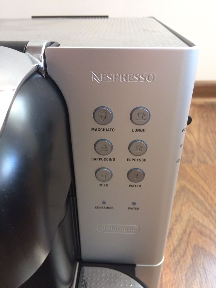 Delonghi En720 - Кафемашина с капсули,Nespresso