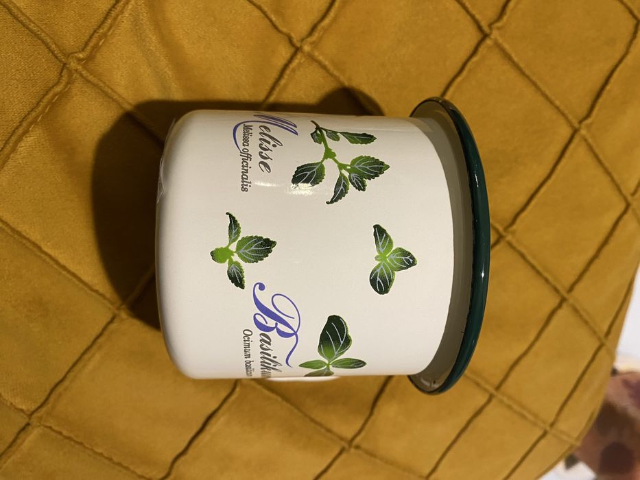 Метална чаша с декорация - маточина, босилек, розмарин