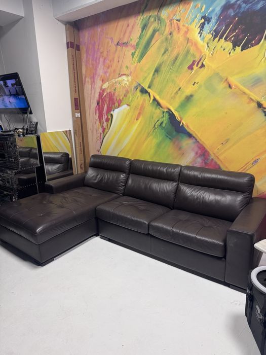 Vand canapea extensibila piele! Lungime 2.80 cm latime 1.80 cm ! Stare