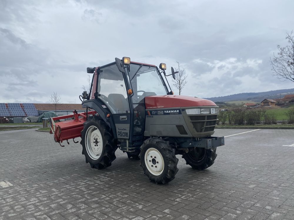 Tractor  Yannmar 4x4 cu clima