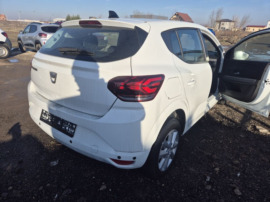 Dacia sandero lovit avariat