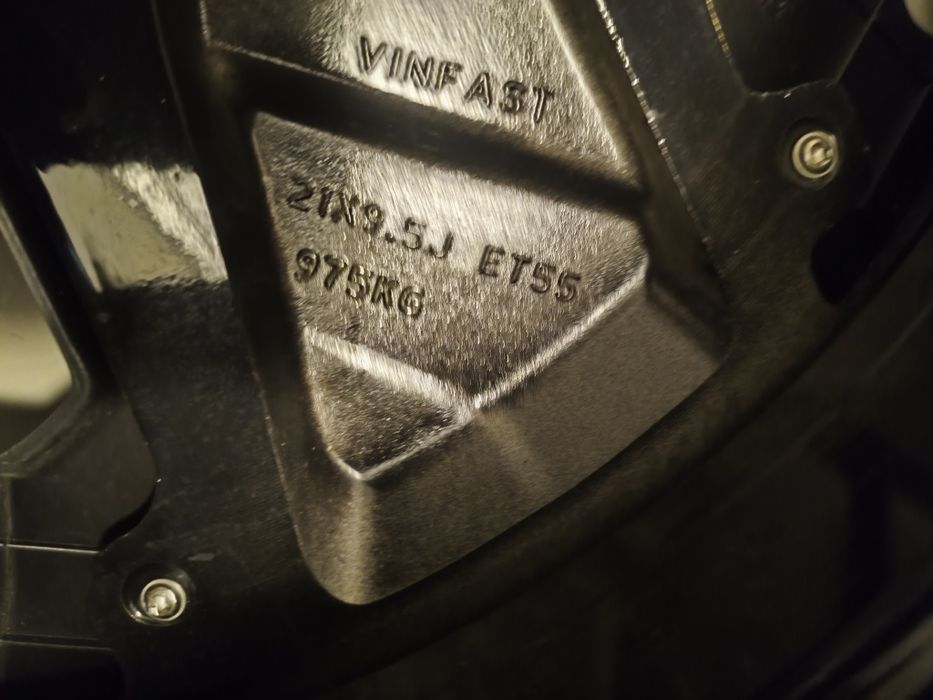 Vind roți complet 275/40 R21