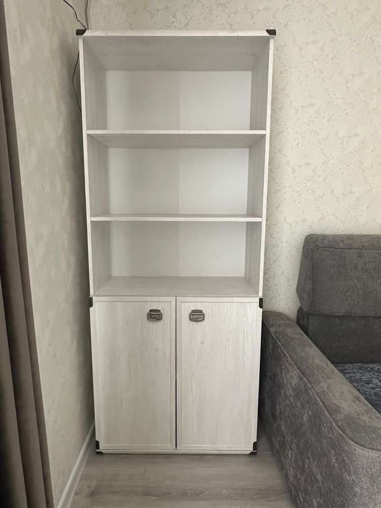 Продается шкаф с комодом