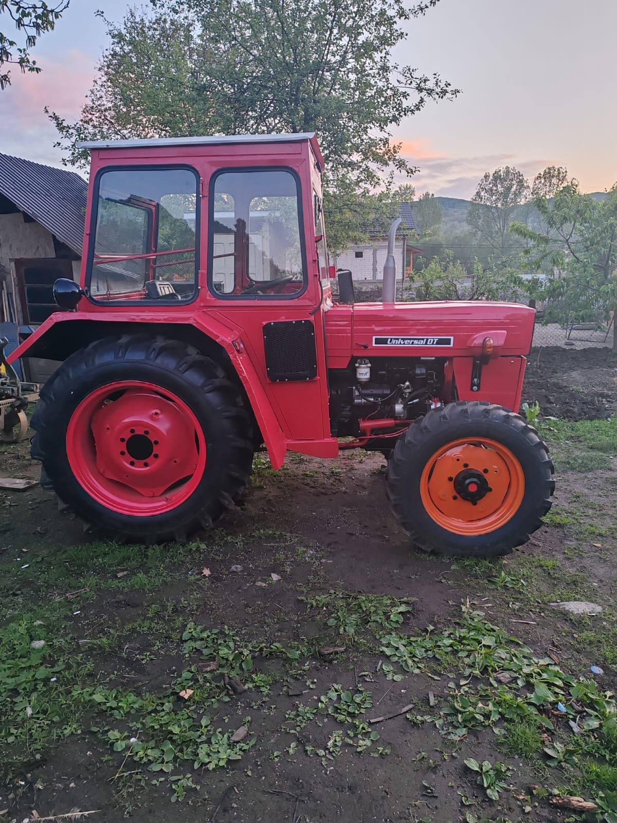 Tractor DT 445 Universal