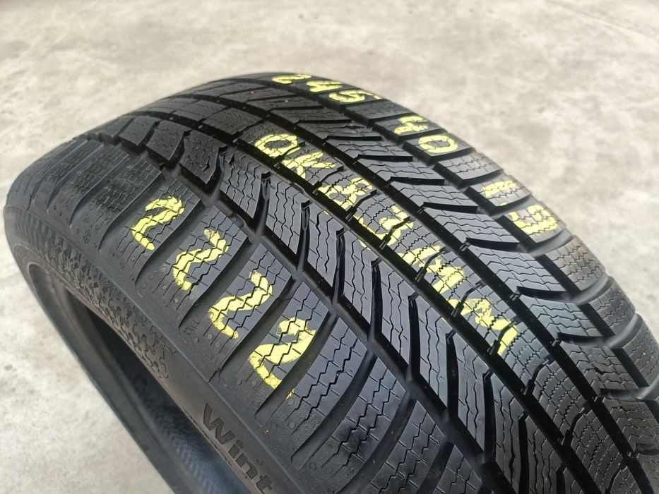 O anvelopa iarna 245 40 19 continental wintercontact TS 870P 8,3 mm