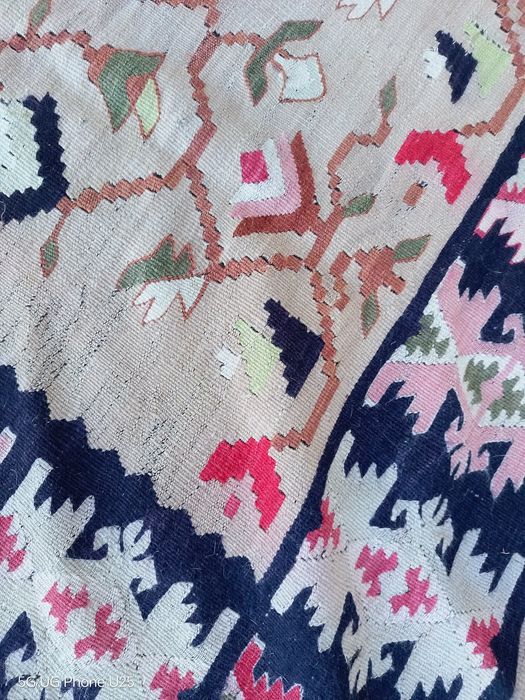 Ръчно тъкан чипровски килим