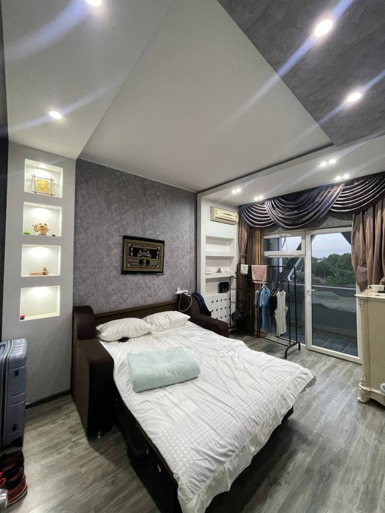Oybek 4 xonalik kvartira 4/7/9. Evro remont 100m2 balkon 2/6