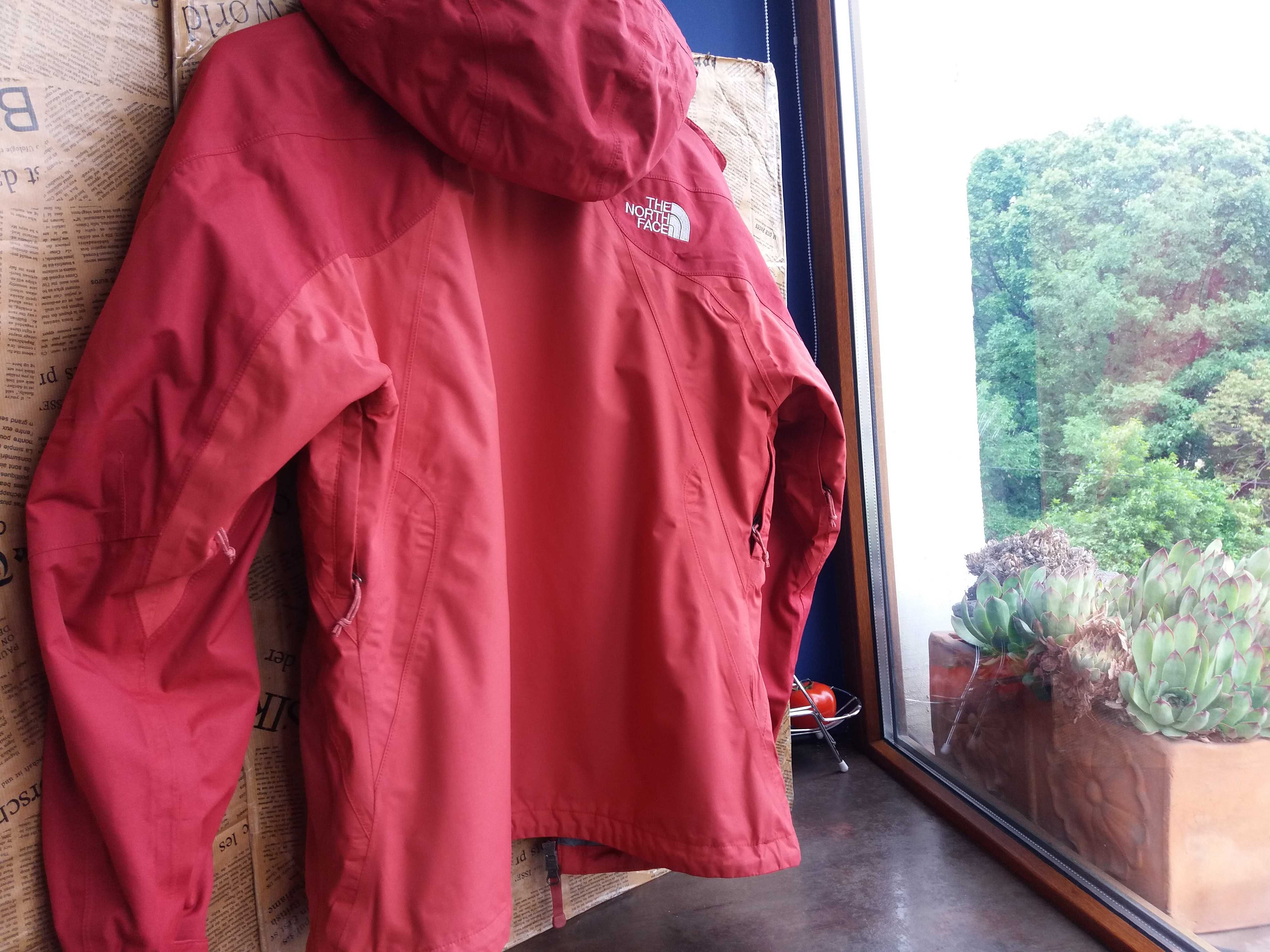 дамско,мъжко яке The North Face-червено с подвижна зимна подплата