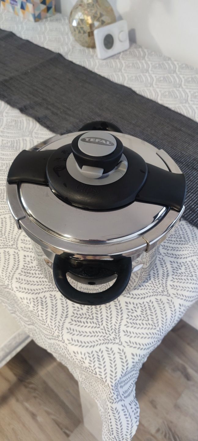 De vânzare oala sub presiune Tefal 6 litri
