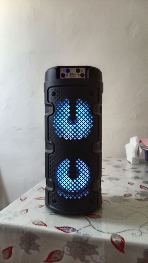 Продам блютуз колонку