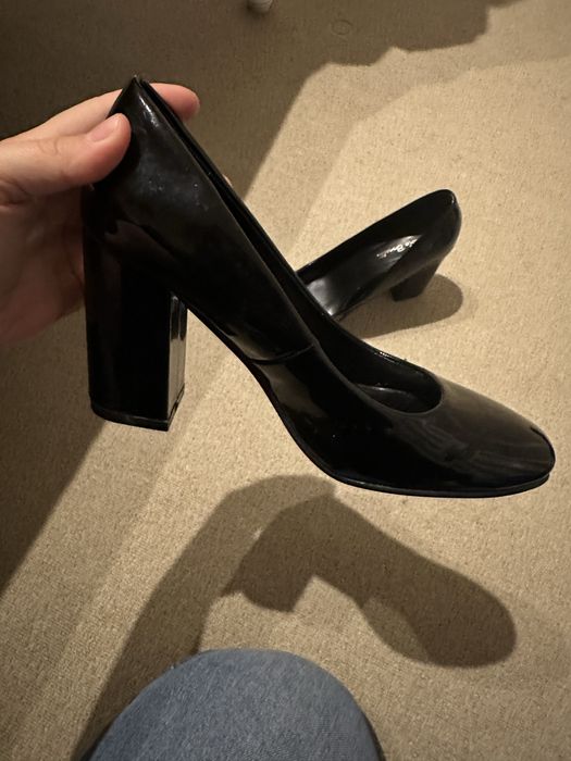 Обувки на висок ток