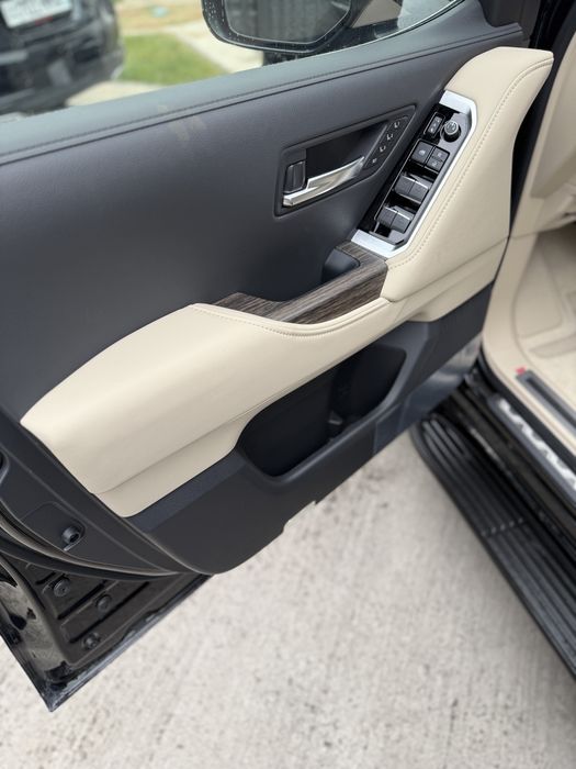 Toyota land cruiser 300