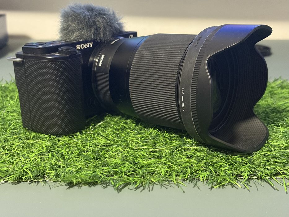 Sony ZV E10 + Sigma 16mm F1.4