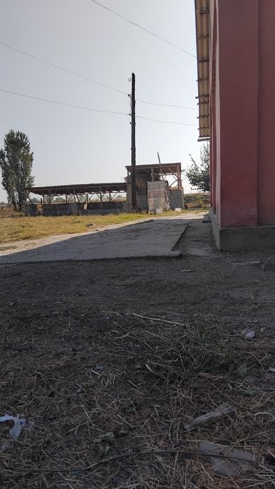 Уи сотилади.4хона 2хона времянка бор молхона бор свет.сув.газ.вайфаи.