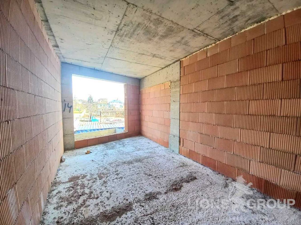Продава се Двустаен апартамент в Варна, Левски - 75 кв.м за 1764 €/кв.м - Снимка #2