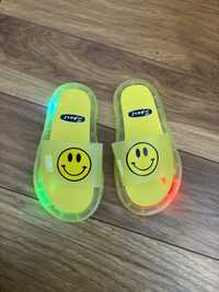 Детски светещи чехли