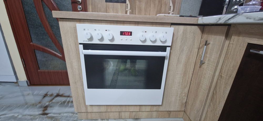 Plită electric încorporat cu cuptor marca privileg