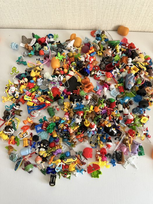 Киндер сюрприз игрушки за все 8000