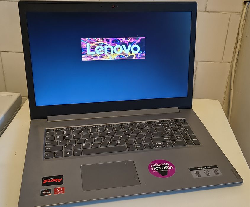 Laptop LENOVO (17'+16 gb ram)