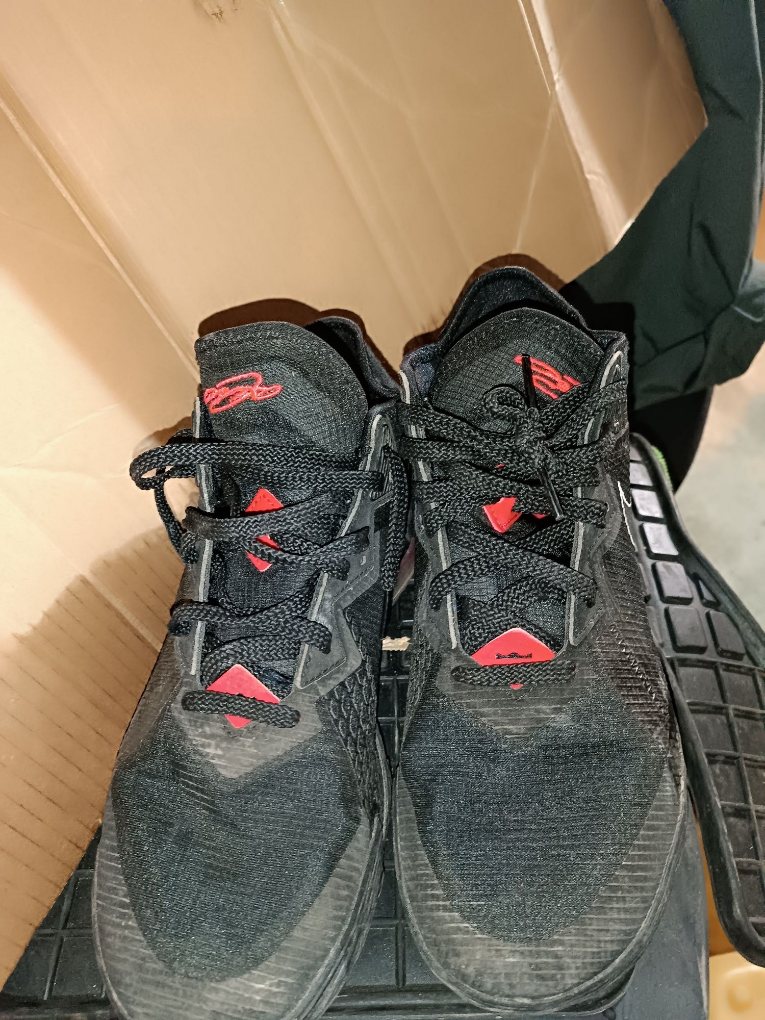 Обувки за баскетбол Nike Lebron XVIII