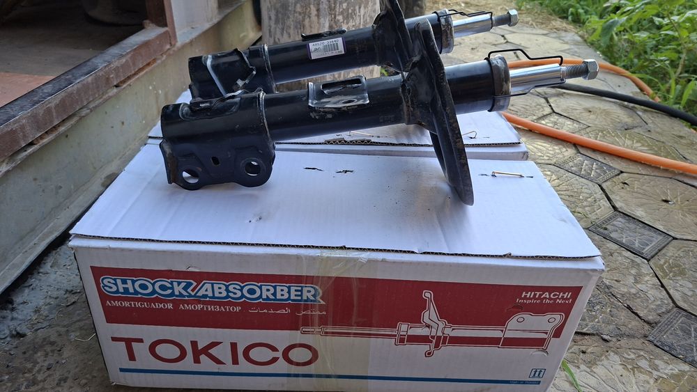 Продам амортизаторы передние для Тойота камри 50