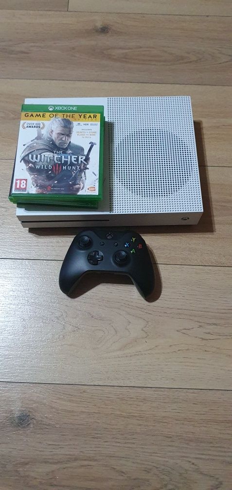 Vând Xbox One S 2020