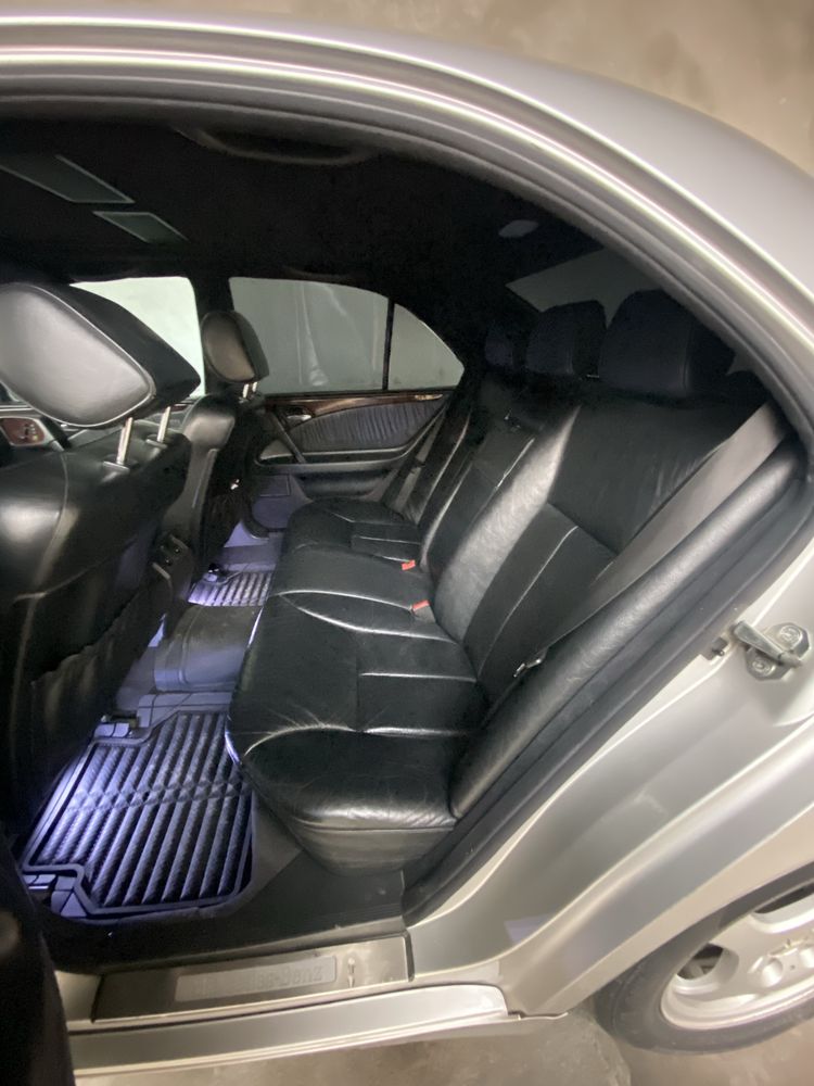 Mercedes Benz E200