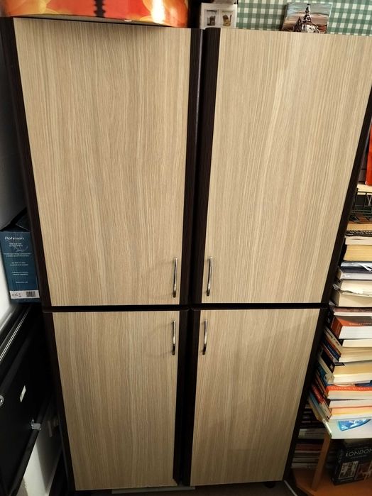 Vând dulap H=130, L=80, A=38 - în stare foarte bună