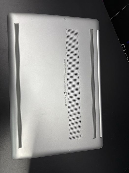 Laptop HP 15s-fq1000na